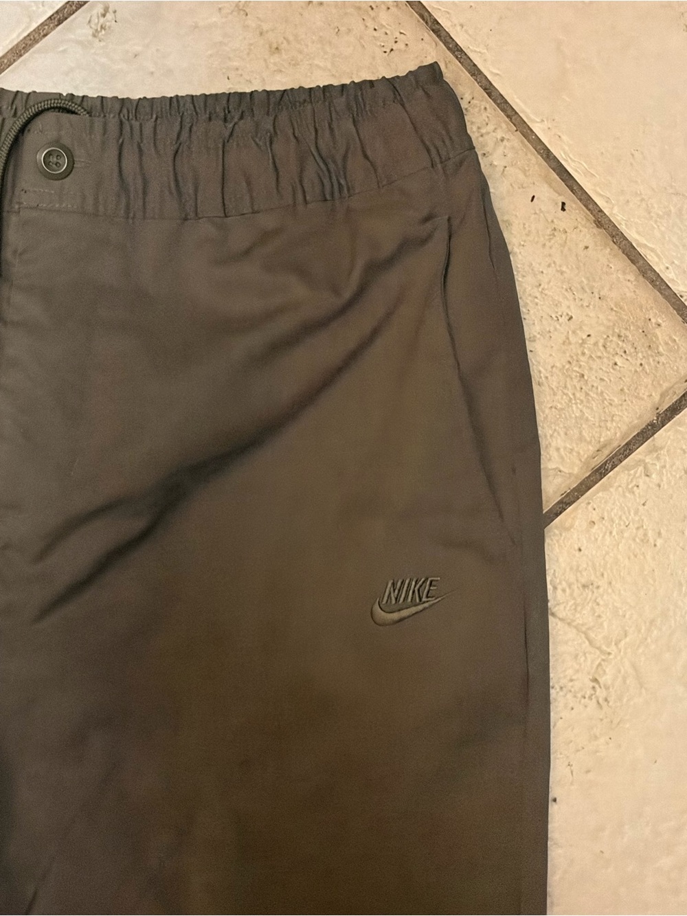 Nike Men's green Athletic pants with Subtle Logo